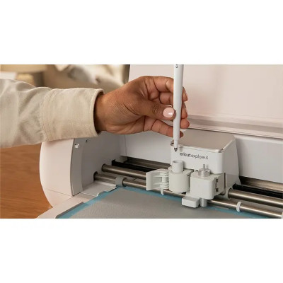 Plotr sada CRICUT Cutter Explore 4 Essentials, bluetooth, šířka řezu: 29,7 cm, délka řezu: 3,6 m - N Plotr sada CRICUT Cutter Explore 4 Essentials, bluetooth, šířka řezu: 29,7 cm, délka řezu: 3,6 m - N