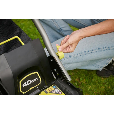 Aku sekačka na trávu RYOBI ONE+ RY18LMX40C-240, 2 baterie - B Aku sekačka na trávu RYOBI ONE+ RY18LMX40C-240, 2 baterie - B