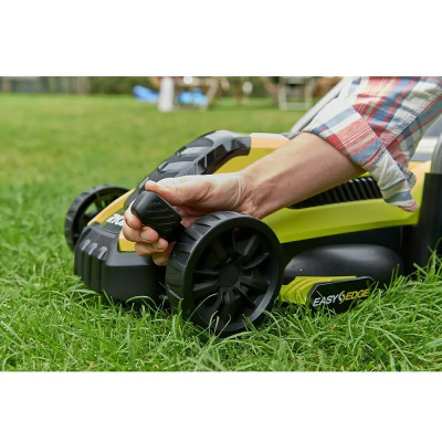 Elektrická sekačka na trávu RYOBI RLM13E33S, 1 300 W, šířka sečení: 33 cm - A Elektrická sekačka na trávu RYOBI RLM13E33S, 1 300 W, šířka sečení: 33 cm - A