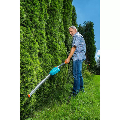 Teleskopické nůžky na živý plot GARDENA THS 42/18V P4A, 18 V, 1 baterie, délka čepele: 42 cm - B Teleskopické nůžky na živý plot GARDENA THS 42/18V P4A, 18 V, 1 baterie, délka čepele: 42 cm - B