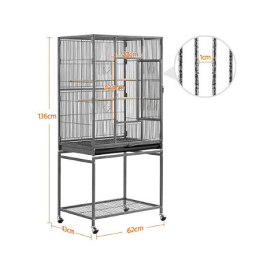  s kolečky a policí